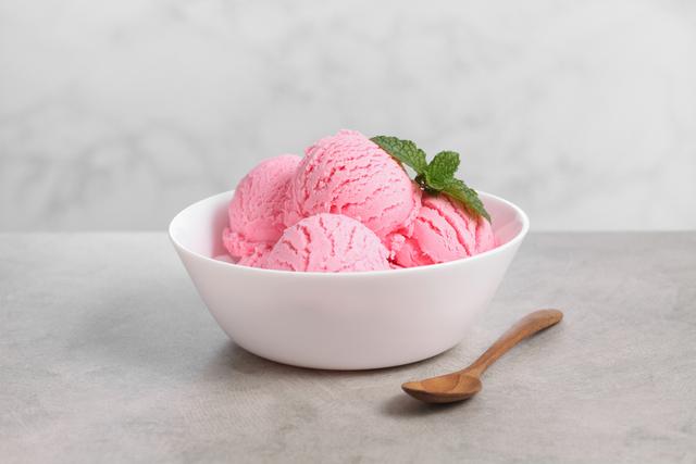 How to Make Creamy Ice Cream Without a Machine (With Only 2 Ingredients)