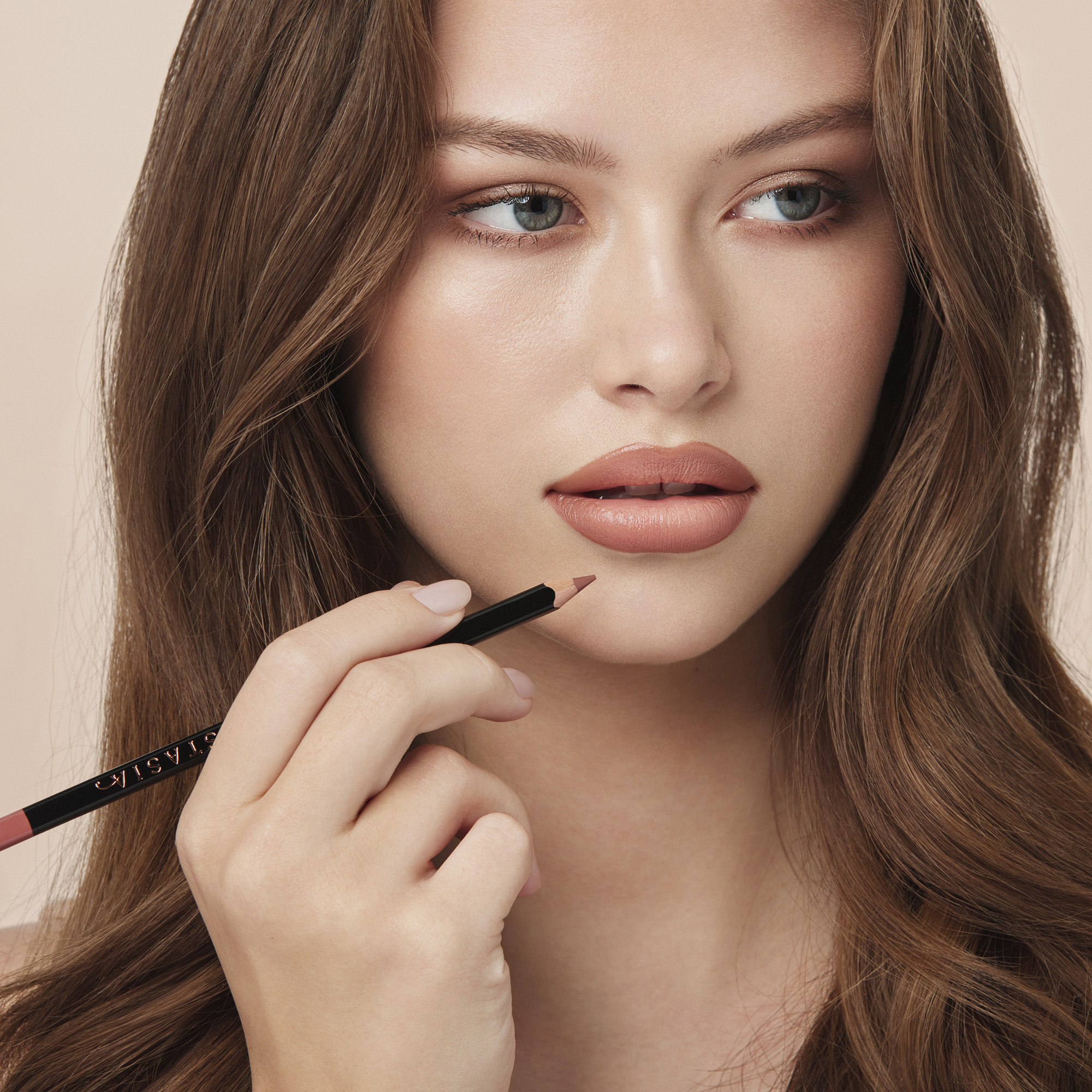 Anastasia Beverly Hills Lip Liner: The Secret Behind Defined Lips Viral on TikTok in 2025